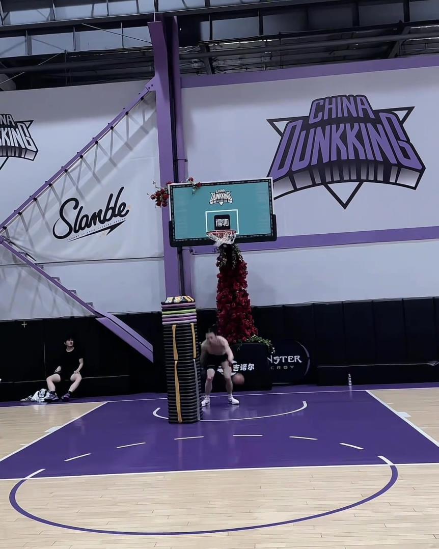 兄弟，這個(gè)摸高如何？