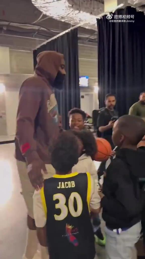 哈登賽后對小朋友：聽你們家長的話，總有一天你們也會打進(jìn)NBA