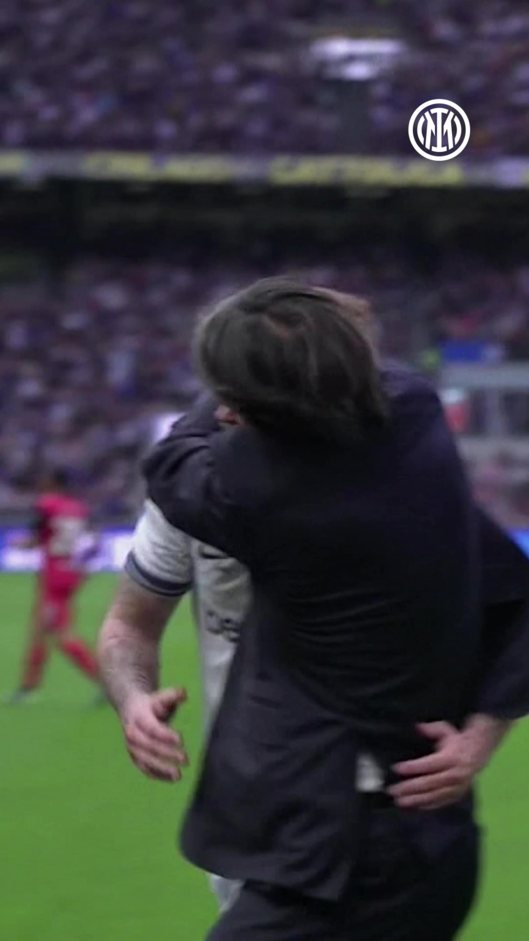 太銷魂，網(wǎng)友：阿瑙托維奇這腳傳球的確值得小因又摟又親