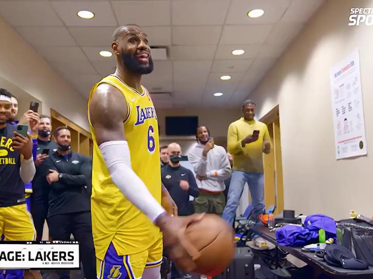 里弗斯絕殺之后湖人隊的更衣室氛圍，簡直不要太和諧??！