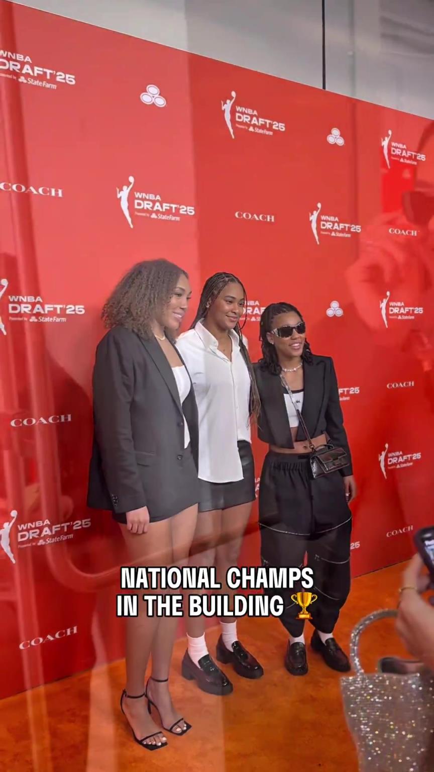 吧友們有喜歡的嗎？WNBA選秀大會上，到處都有靚麗的風(fēng)景線