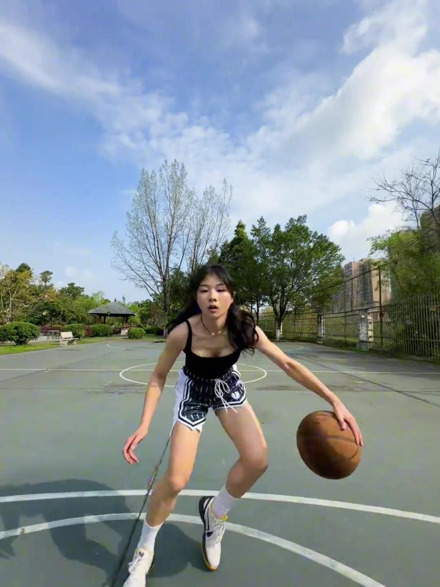 看著有點(diǎn)實(shí)力，敢背打我不？